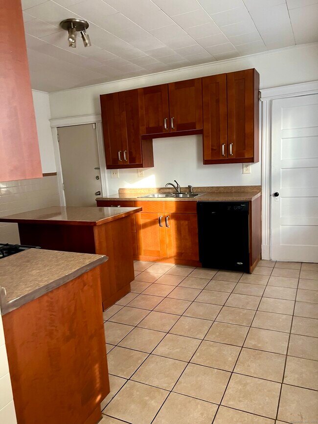 Building Photo - 378 Prospect Ave