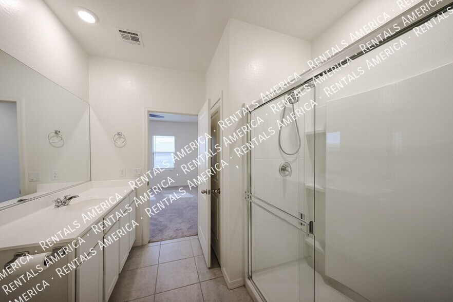 Building Photo - 6321 W Latona Rd