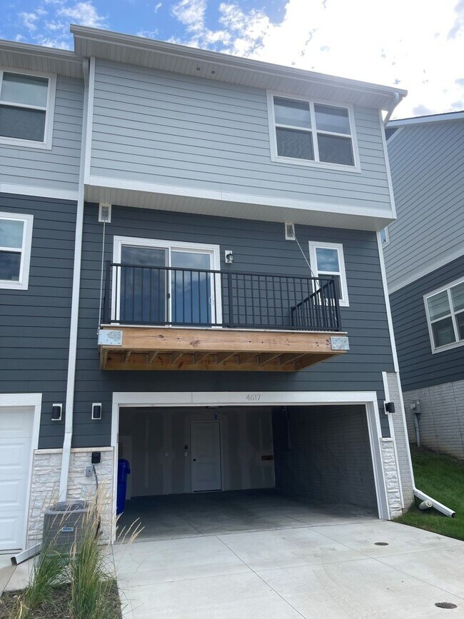 Building Photo - 4617 Leawood Ct