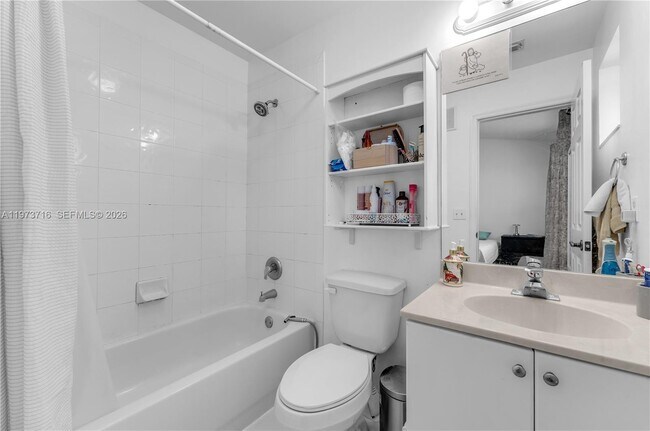 Building Photo - 2245 SE 25th Ave