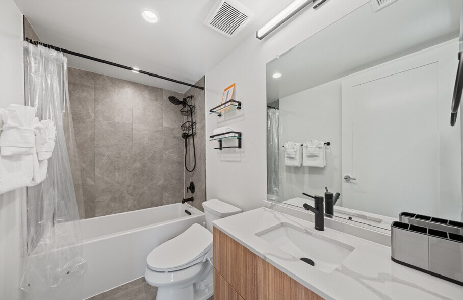 Building Photo - 2216 40th Pl NW