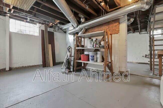 Building Photo - 294 Wyandotte Ave