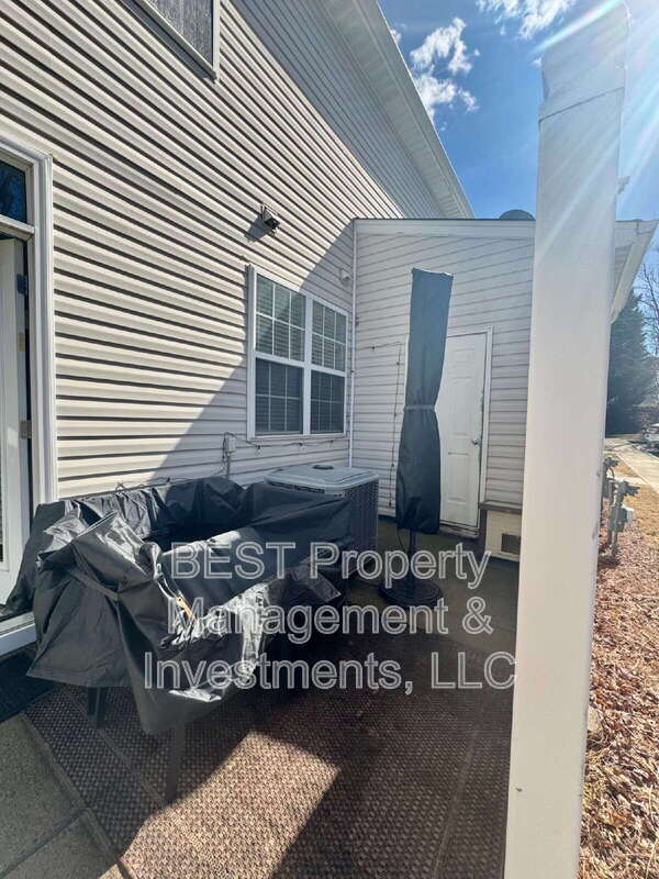 Building Photo - 8130 Kings Creek Dr