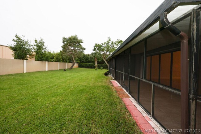 Building Photo - 10127 Boca Bend E