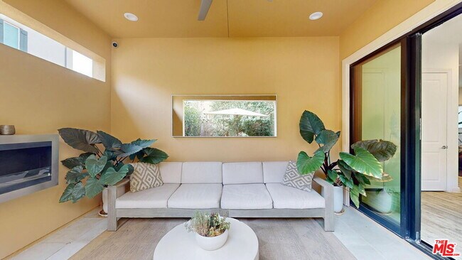 Building Photo - 20607 W Chestnut Cir