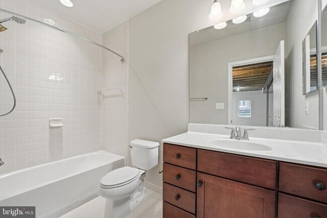 Building Photo - 42240 Hiddenwood Ln