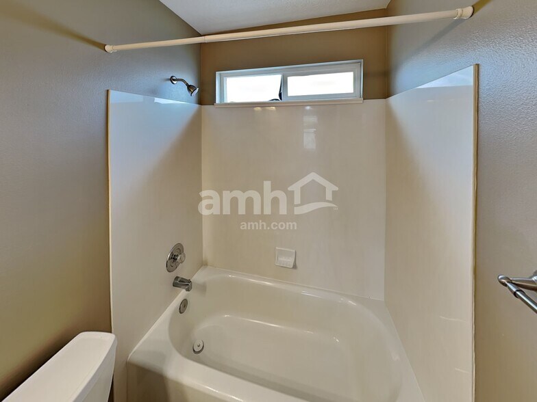 Building Photo - 4047 E Ofallons Way