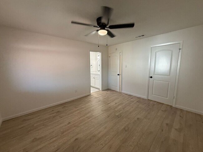 Building Photo - 1255 Valencia Ln