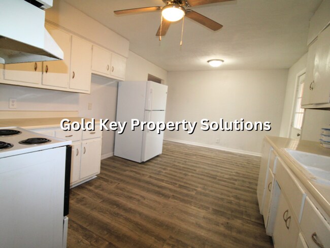 Building Photo - Huge 5 BR 2 Full Bath House with Central Air (Section 8 Approved)