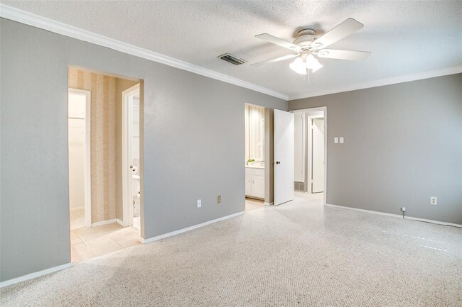 Building Photo - 217 Glenwood Dr