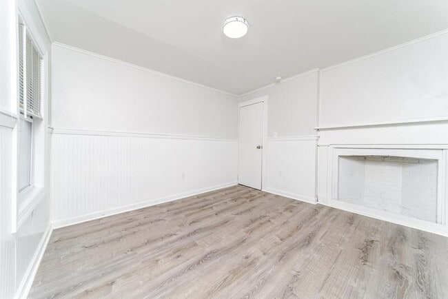 Building Photo - 824 2nd St