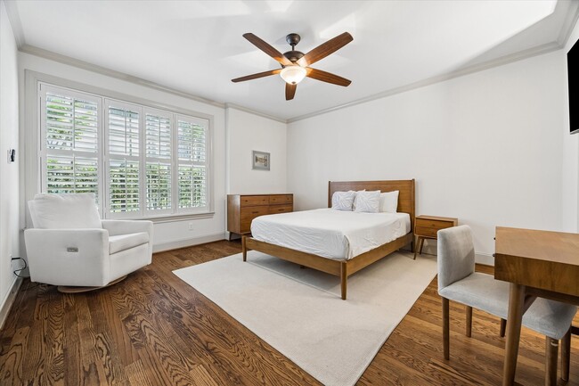 Building Photo - 1521 Oakdale St