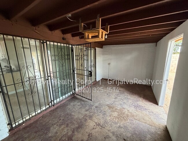 Building Photo - 3325 S Elson Ave