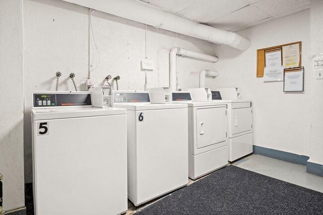 Building Photo - 80 N Warren St