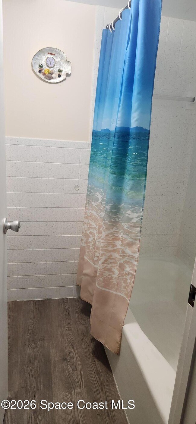 Building Photo - 520 Palm Springs Blvd