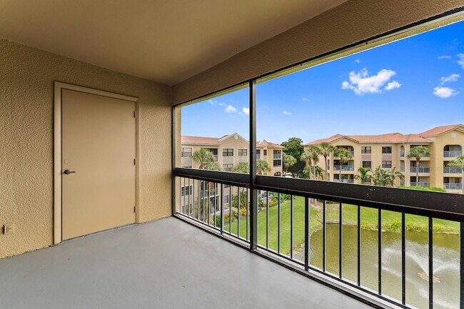 Building Photo - 700 Uno Lago Dr