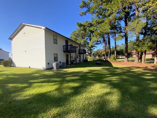 Building Photo - Welcome to Ravenwood Drive!