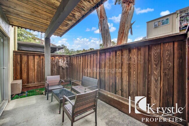 Building Photo - 1060 Oak Grove Rd