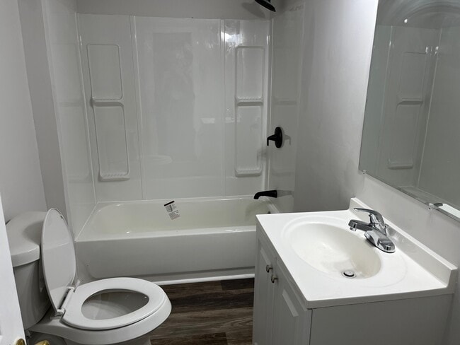 Building Photo - 635 N Moore Rd