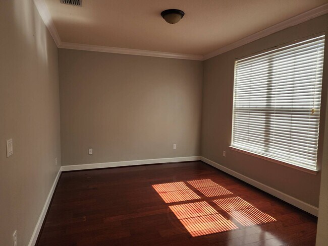 Building Photo - 2472 Lantana Ln