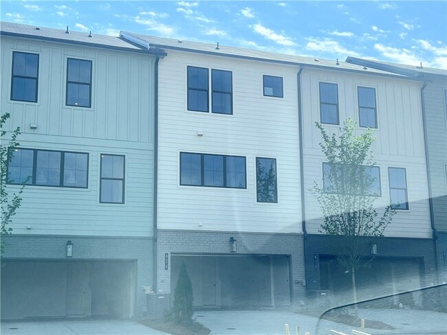 Building Photo - 428 N Park