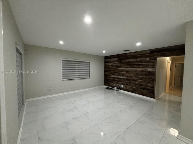 Building Photo - 18632 SW 93rd Ct