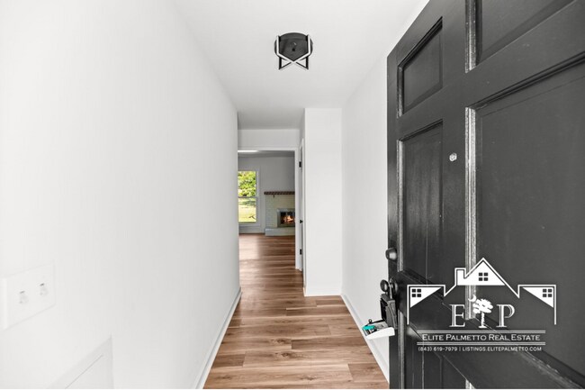 Building Photo - Beautifully Renovated Brick Home in a Quiet, Established Neighborhood