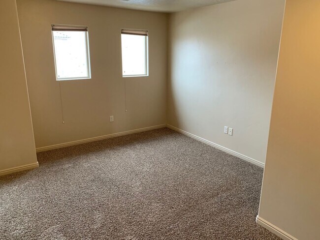 Building Photo - Fossil Hills Townhome!