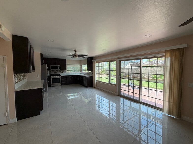 Building Photo - 8552 Doremere Dr