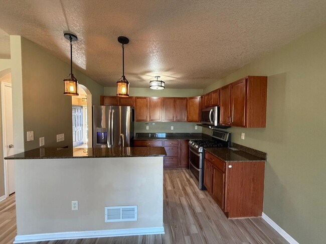 Building Photo - 495 SE Sagewood Cir