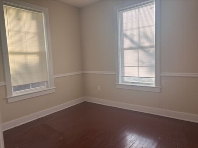 Building Photo - 131 Grandview Cir