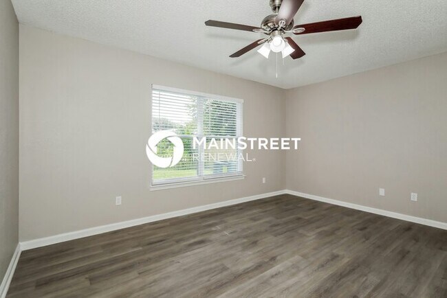 Building Photo - 3 Bedroom Pet-Friendly Home in Jacksonville, FL with Main Street Renewal