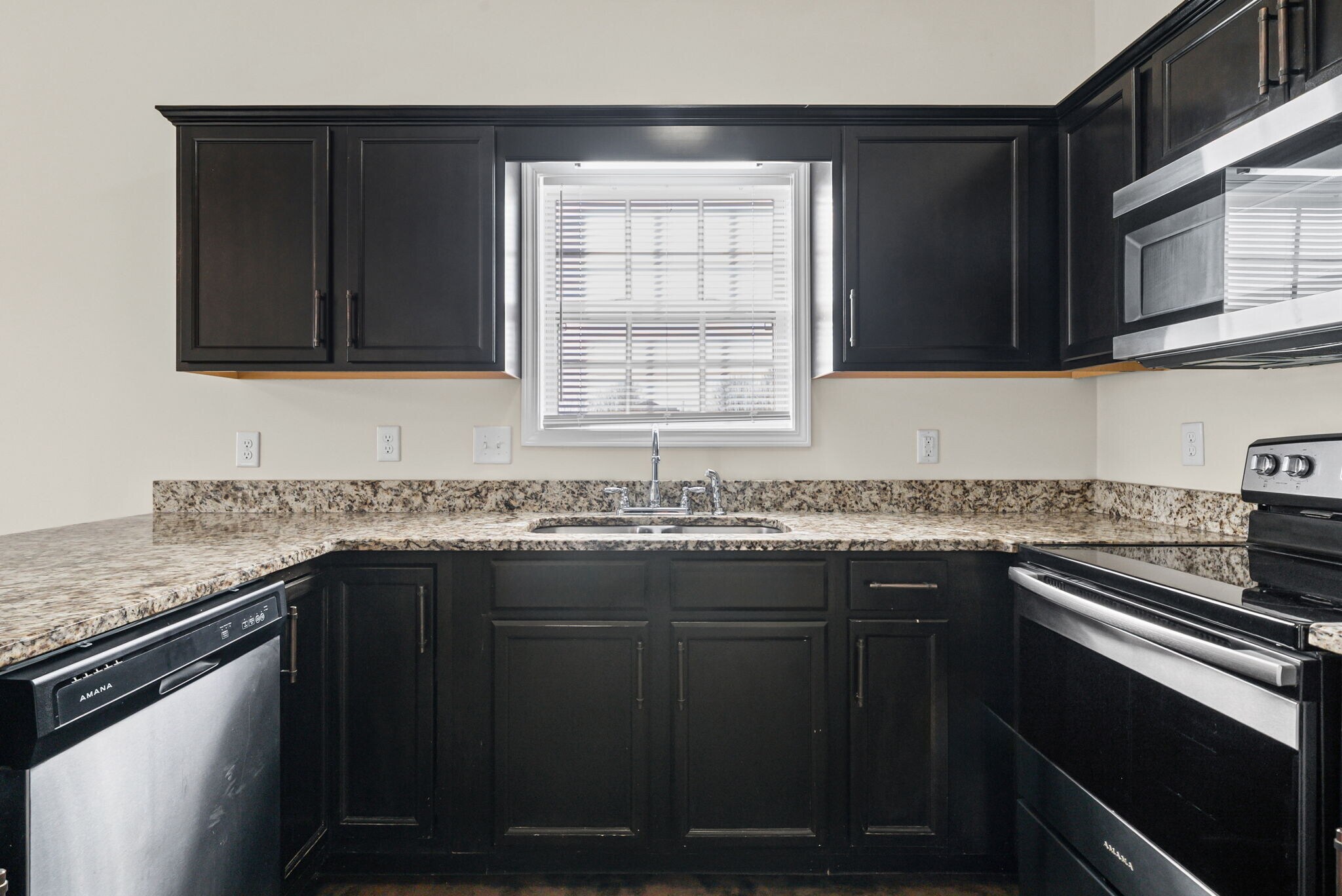 Building Photo - 109 Holland Dr