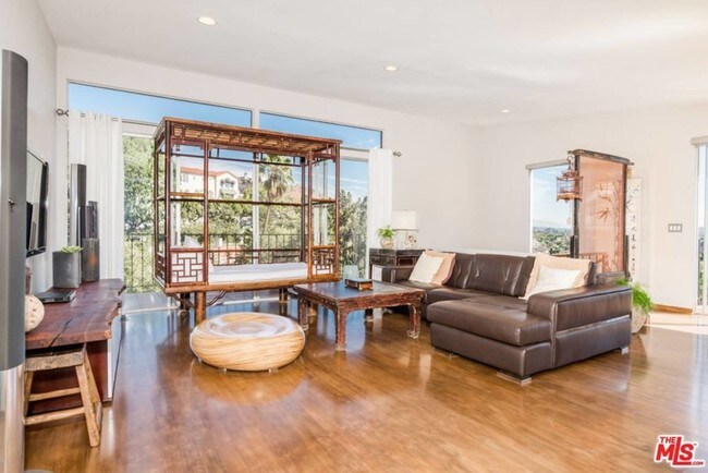 Building Photo - 2175 Ponet Dr