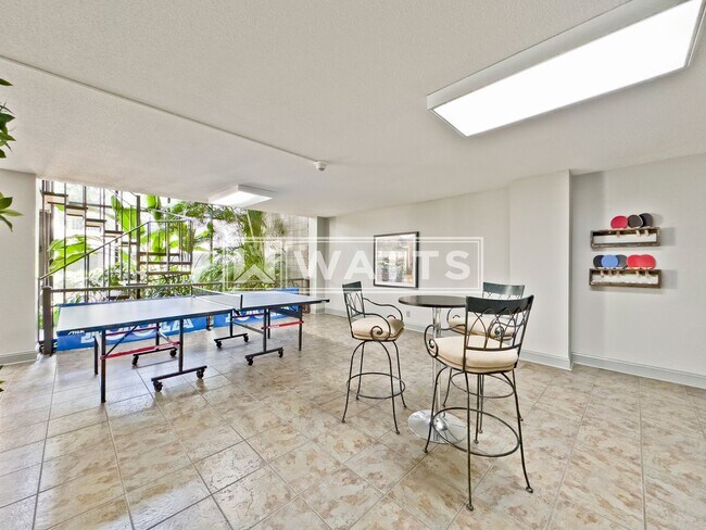 Building Photo - Spacious 2-Bed, 2-Bath Condo at Regency Terrace