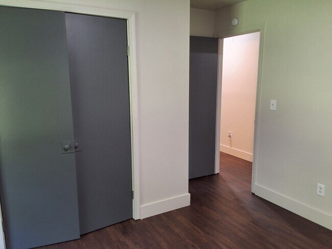 Building Photo - Cozy 3 Bed, 1 Bath House Fenced in yard, M...