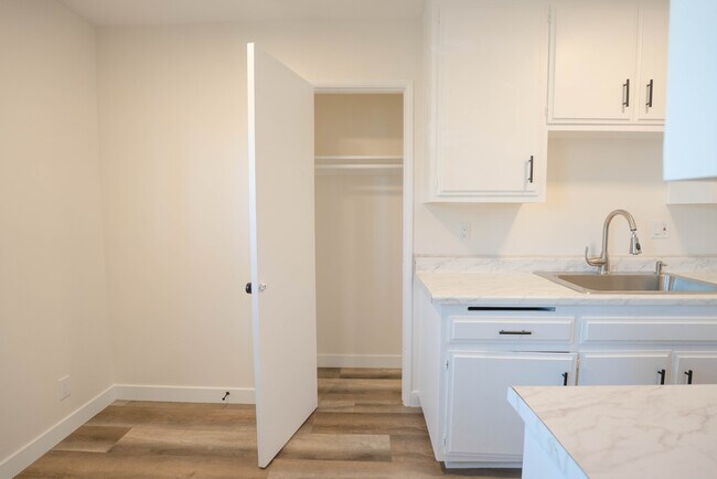 Building Photo - 825 W 167th St