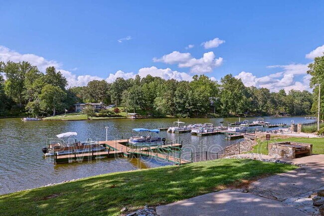 Building Photo - 98 Topsail Ct