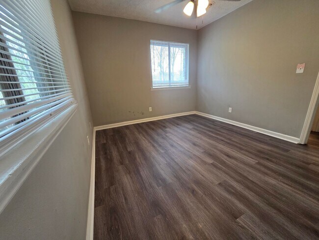 Building Photo - 82a Cedar Dr