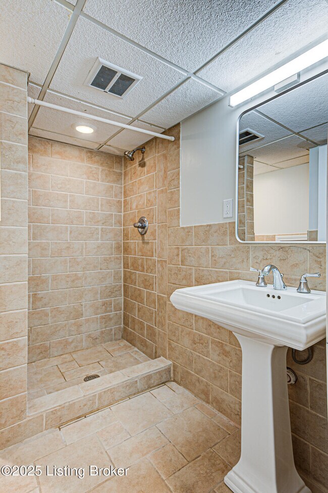 Building Photo - 3630 Windward Way