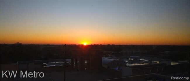 Building Photo - 350 N Main St