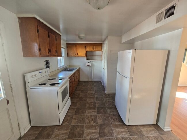 Building Photo - 2604 Wayside Dr