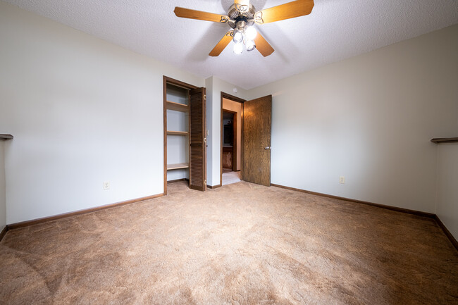 Building Photo - 1417 Raleigh Dr