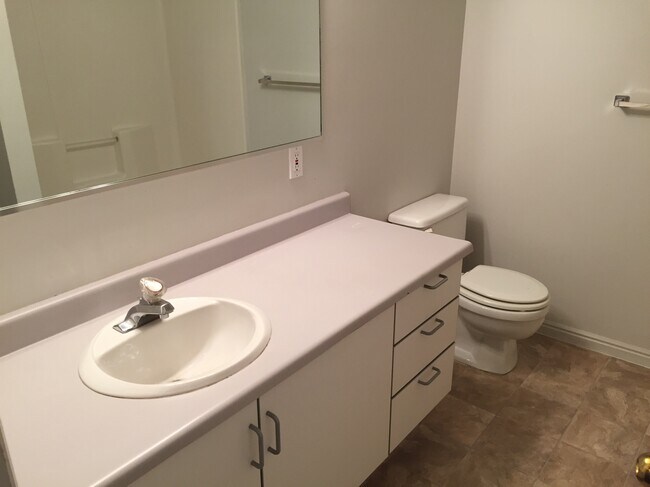 Building Photo - 156 W 1190 N