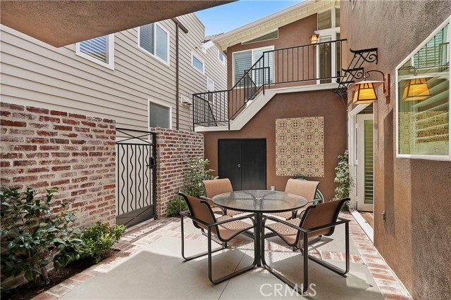 Building Photo - 121 Topaz Ave