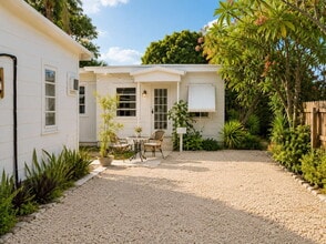 Building Photo - "Spacious 2-Bed, 2-Bath Oasis in Lake Worth Beach - Your Perfect Retreat Awaits!"