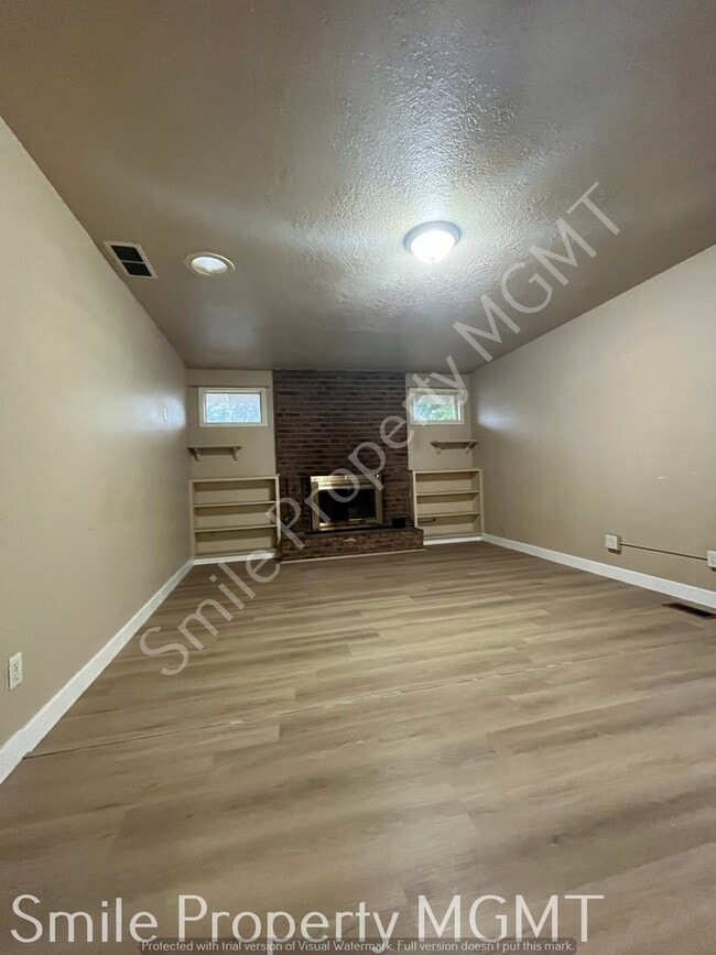 Building Photo - single house