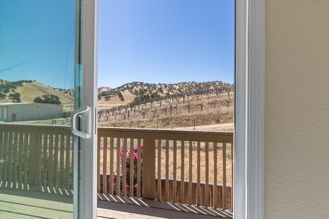 Building Photo - 20863 Grapevine Dr