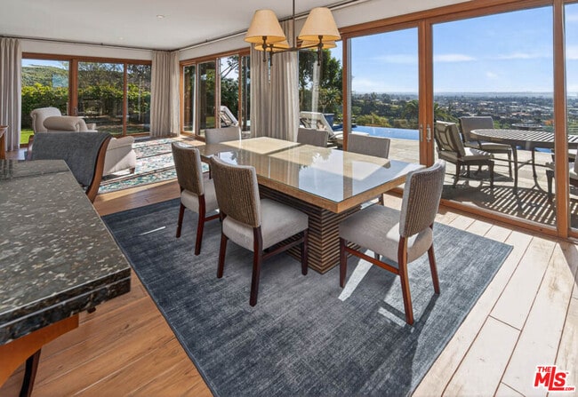 Building Photo - 1120 El Medio Ave