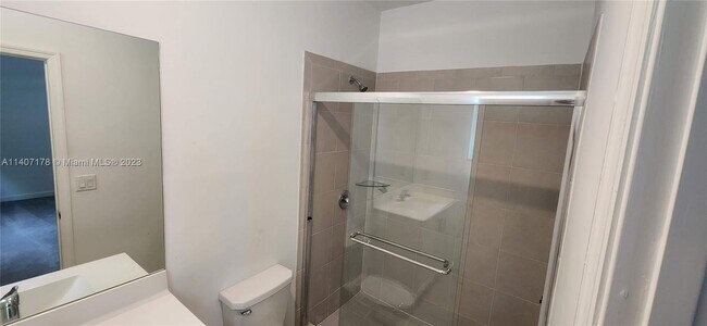 Building Photo - 2708 SE 15th Ct